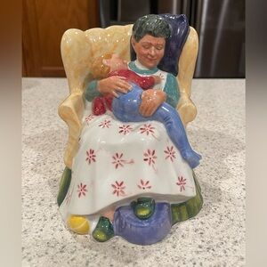 Royal Doulton Sweet Dreams Grandmother and Grandchild HN 2380 Figurine